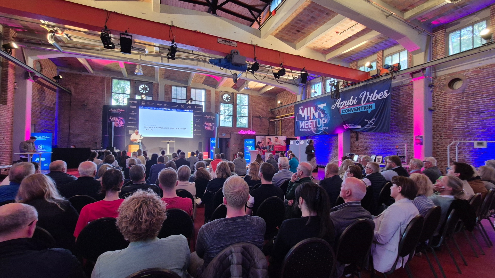 Ehrenamtstag des Kreises Minden-Lübbecke mit Engagierten, Vereinen, Kommunen und Politik bei der Azubi Vibes Convention in Espelkamp