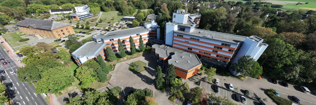 Luftaufnahme Kreishaus Minden mit Parkplatz 