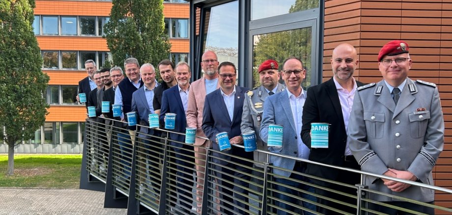 Gruppenfoto Landrat, Bürgermeister und VErtreter des Volksbundes