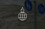 Geoportal Klimafolgen Bild eines überschwemmten Weges mit Icon und Link, welche im GeoPortal das Thema "Klimafolgen" öffnet.