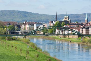 Fluss Weser in Minden als Panorama, NRW, Deutschland