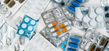 53_1_Betäubungsmittel im Reiseverkehr Viele Medikamente in ihrer Verpackung.