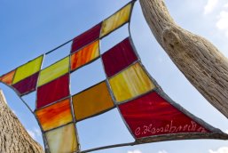 Glaskunstobjekt aus dem Garten einer LandArt-Station
