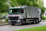 LKW einer Müllabfuhr in Fahrt