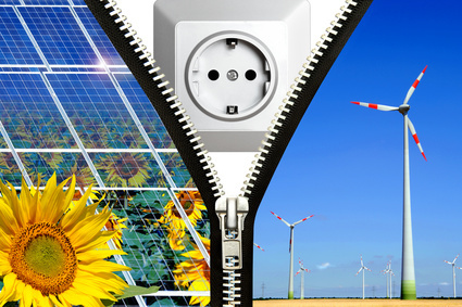 Klimaschutz Energie Zwei Bilder (Sonnenblumenfeld und Windrad) welche durch einen Reißverschluss getrennt sind. Hinter dem halb offenen Reißverschluss kommt eine Steckdose hervor.