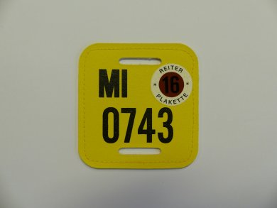 Reitplakette Gelbe Reitplakette, mit Kennung MI und einer Nummer