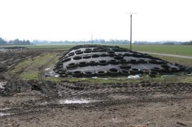 mit Folien abgedecktes Feld