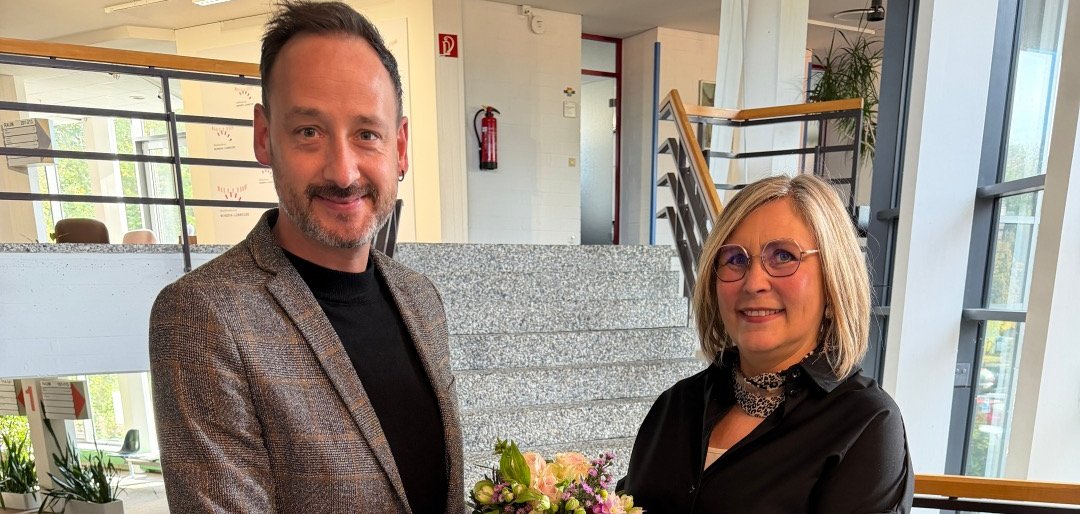 Bildungsdezernent Tim Neubauer mit Schulleiterin Kerstin Möller Bildungsdezernent Tim Neubauer mit Schulleiterin Kerstin Möller